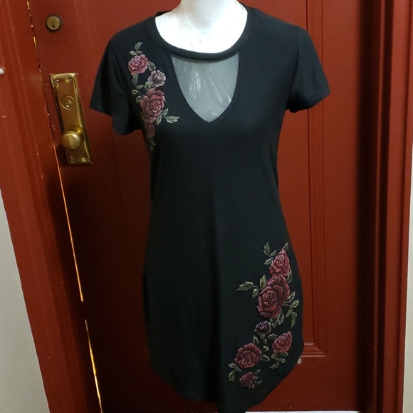 SAUCI Dresses & Skirts - SAUCI BLACK/FLORAL DRESS SIZE MEDIUM
